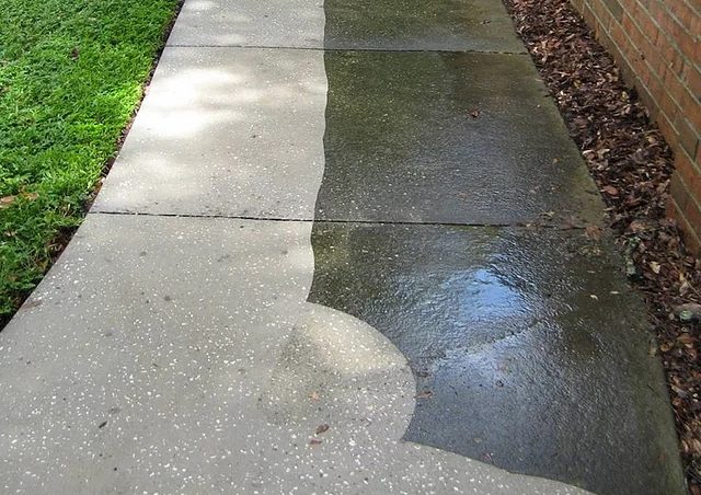 Before and after of concrete cleaning
